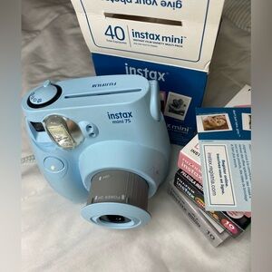 Instant Fujifilm mini 7S in shade blue